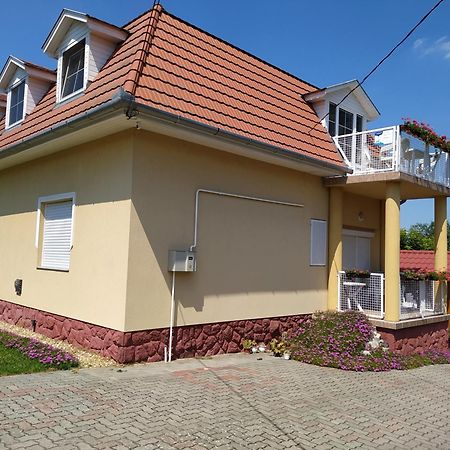 Aniko Apartmanhaz Balatonföldvár المظهر الخارجي الصورة