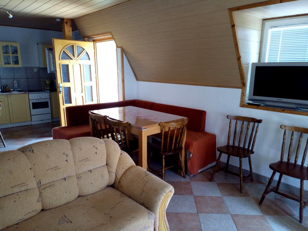 Aniko Apartmanhaz Balatonföldvár المظهر الخارجي الصورة