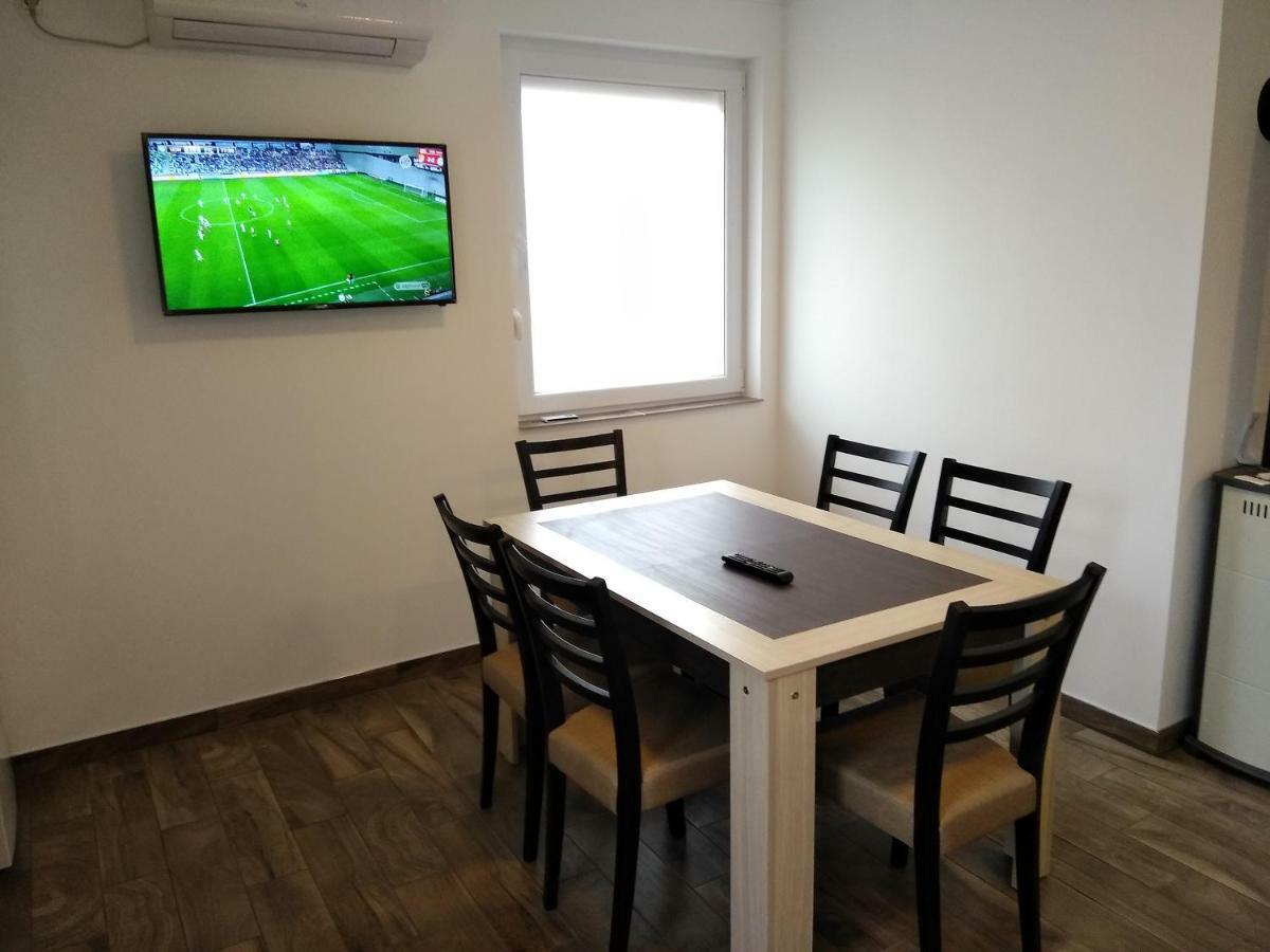 Aniko Apartmanhaz Balatonföldvár المظهر الخارجي الصورة